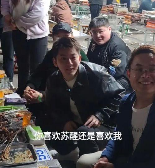 明星网红淄博吃烧烤图,明星网红打卡，美食魅力无限绽放