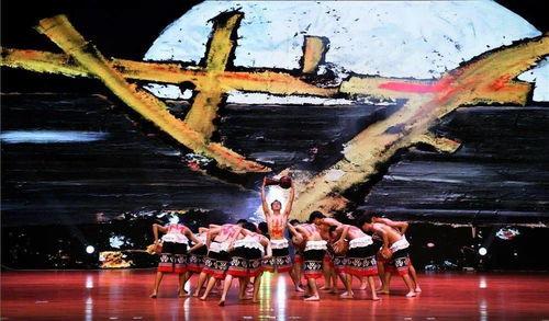 红旗大赛吃瓜黑料,揭秘吃瓜黑料背后的真相与争议”