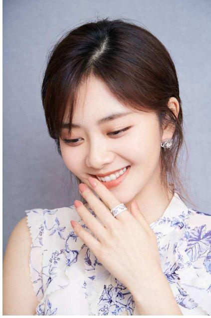 圆脸可爱明星网红图片,甜美可爱，魅力四溢的时尚风向标”