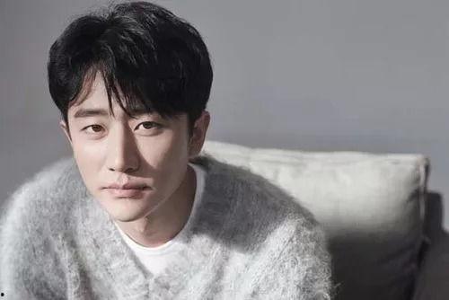 封镜的明星网红是谁,揭秘当红明星网红的神秘面纱