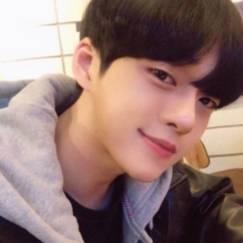 黄发帅哥明星网红视频,视频走红网络