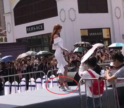 走t台明星网红差距,时尚舞台上的差距解析