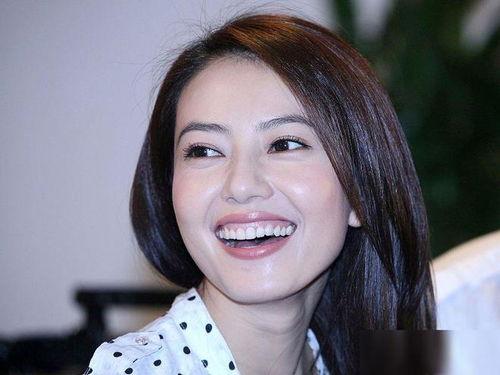 明星网红半身像照片