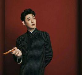 明星网红飞哥简介图片,网红界的璀璨明星，揭秘他的魅力人生